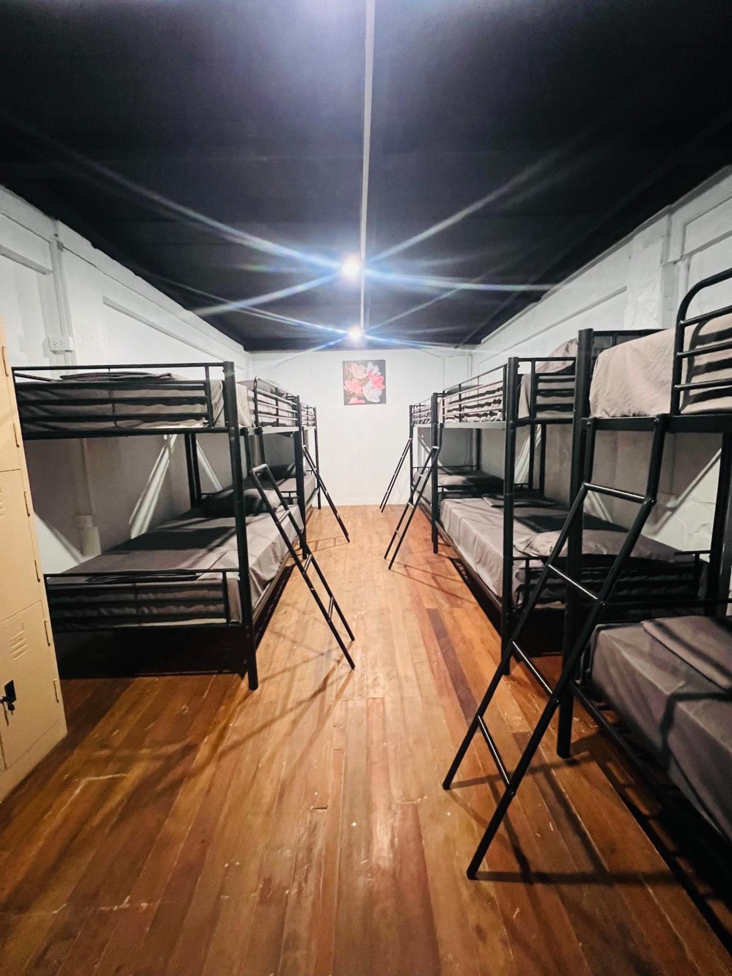 Patong Adventure Hostel Extérieur photo