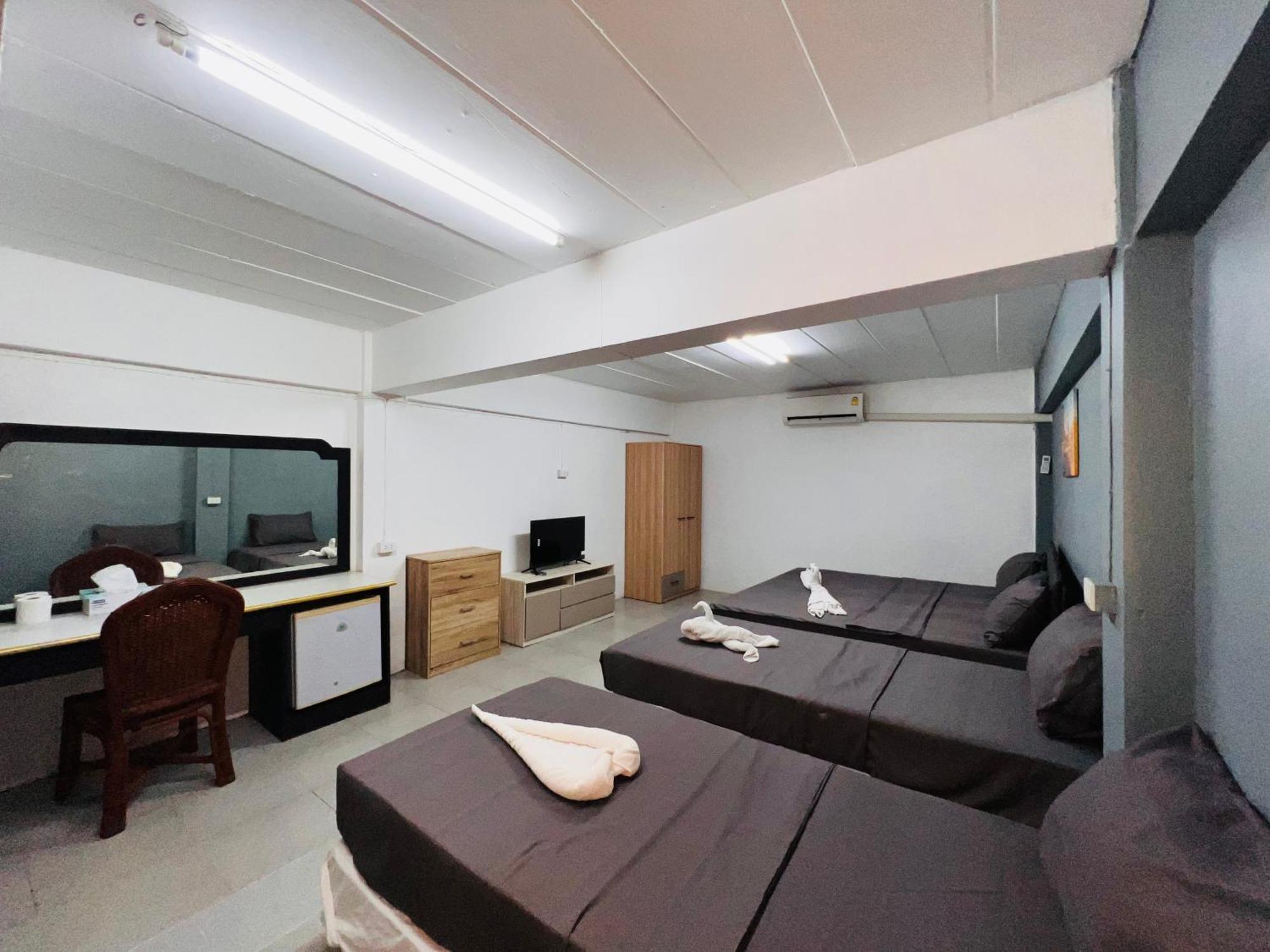Patong Adventure Hostel Extérieur photo