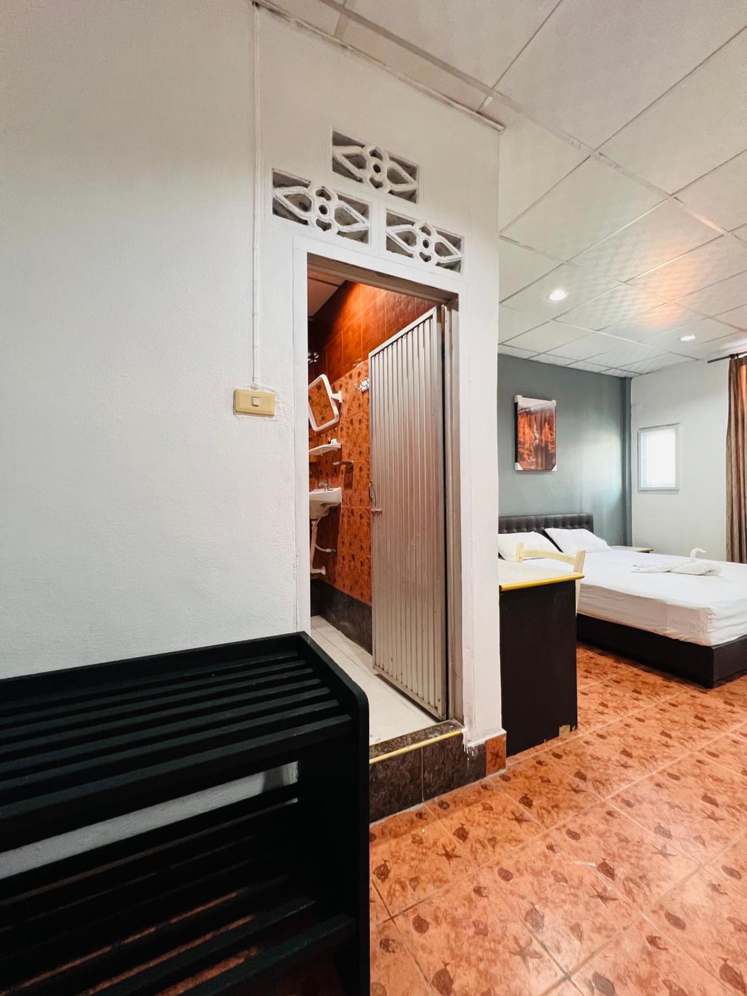 Patong Adventure Hostel Extérieur photo