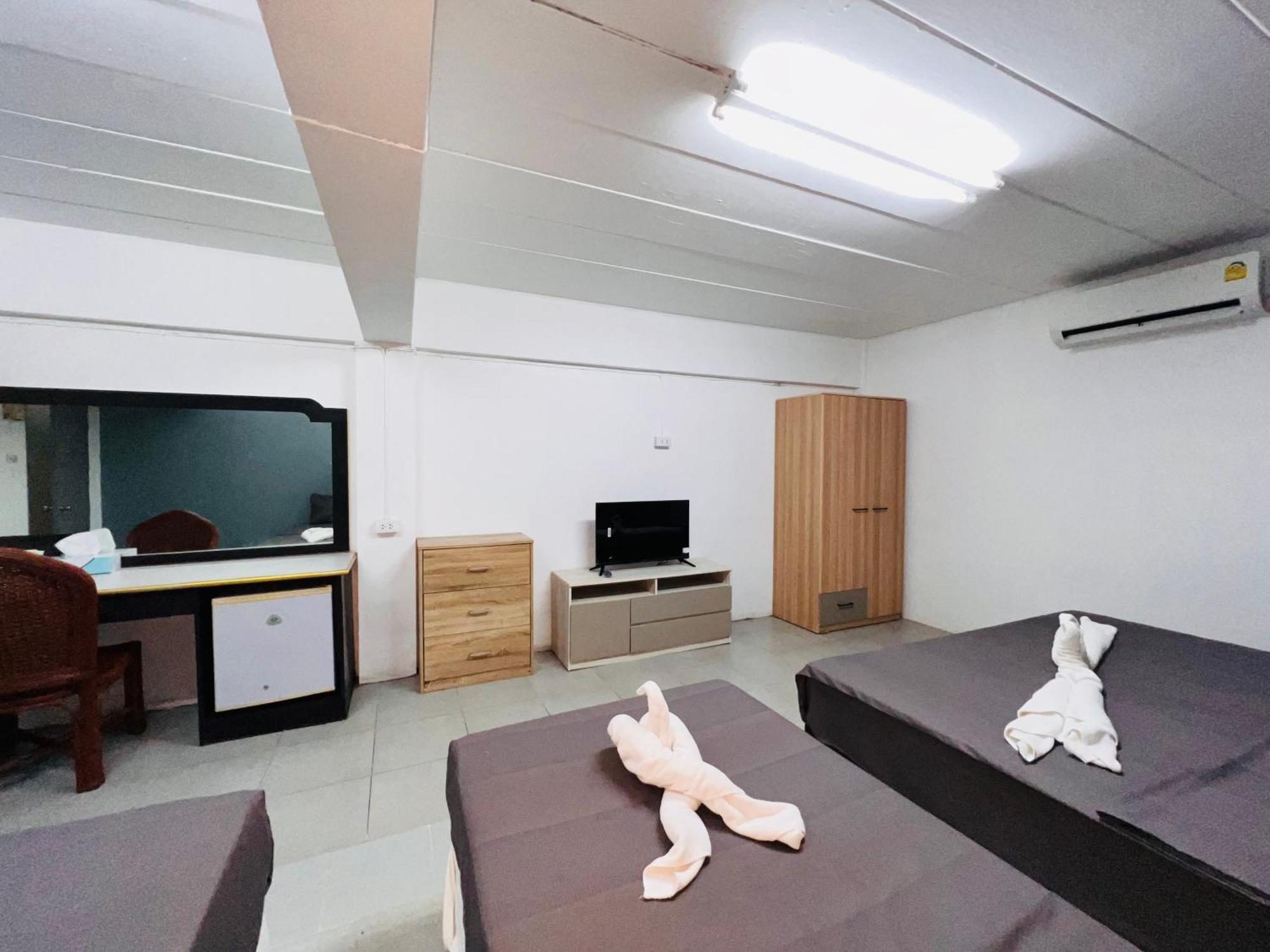 Patong Adventure Hostel Extérieur photo