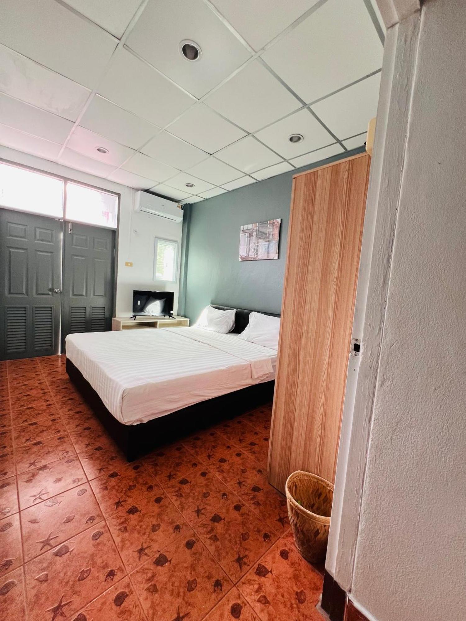 Patong Adventure Hostel Extérieur photo