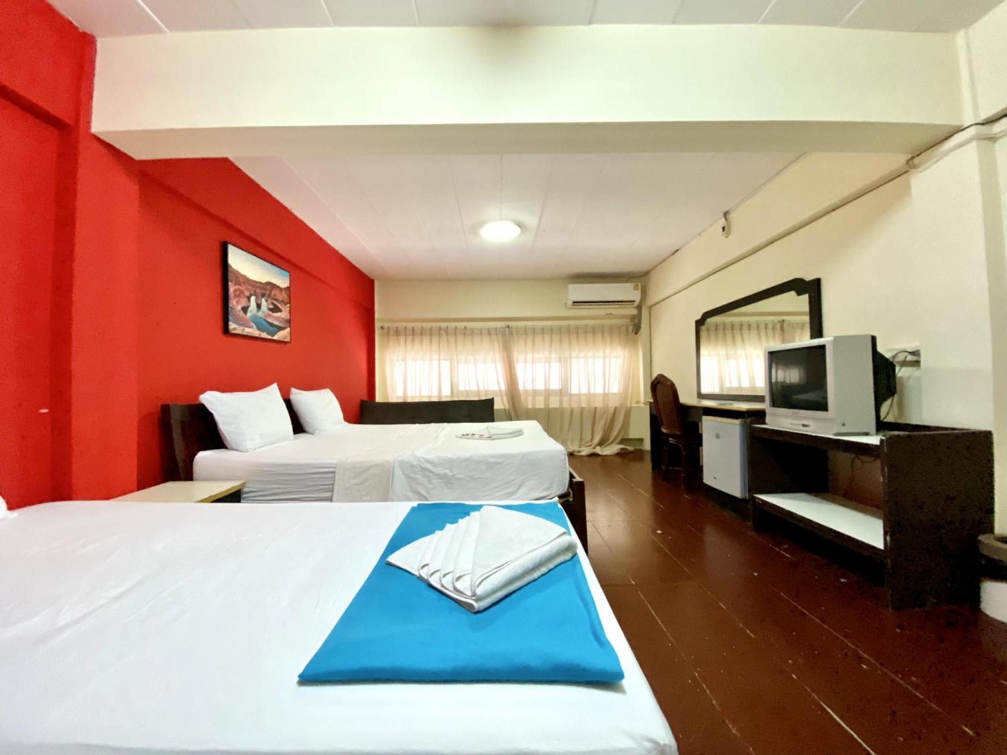 Patong Adventure Hostel Extérieur photo
