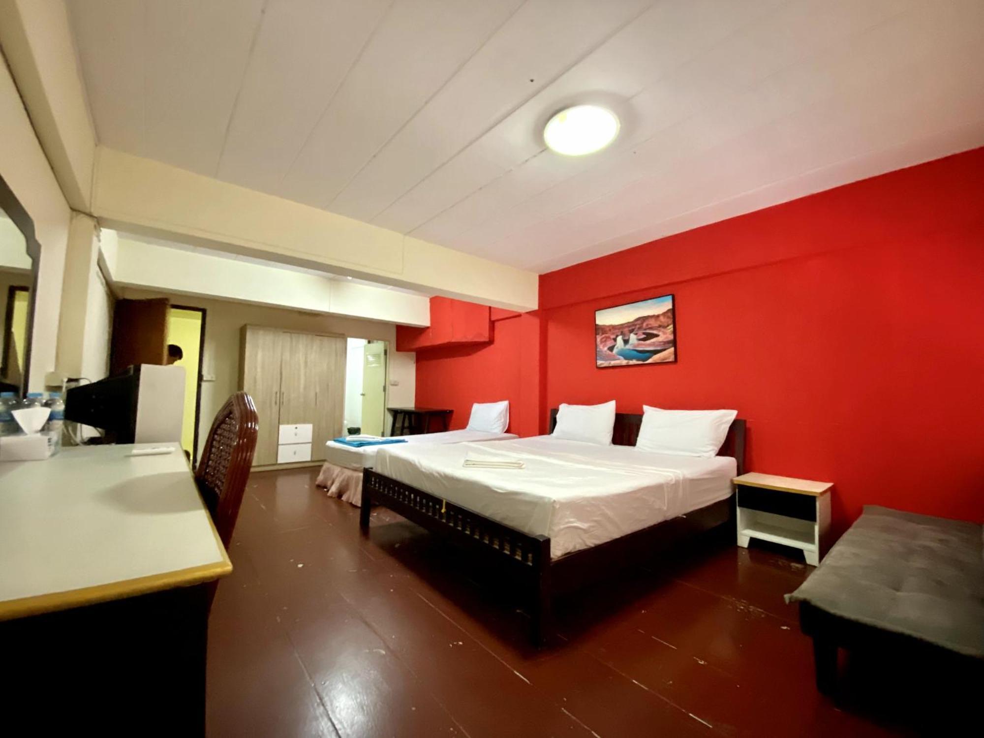 Patong Adventure Hostel Extérieur photo
