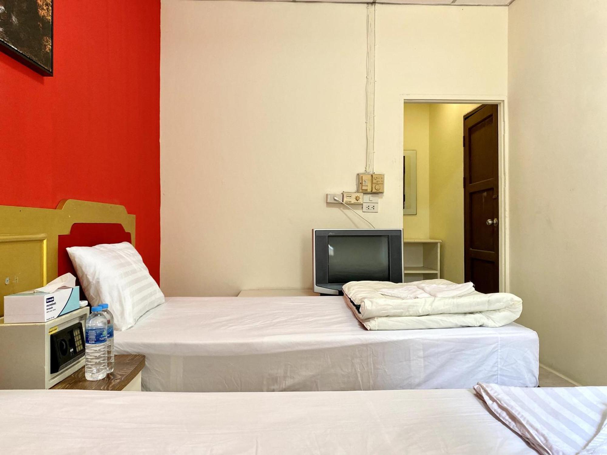 Patong Adventure Hostel Extérieur photo