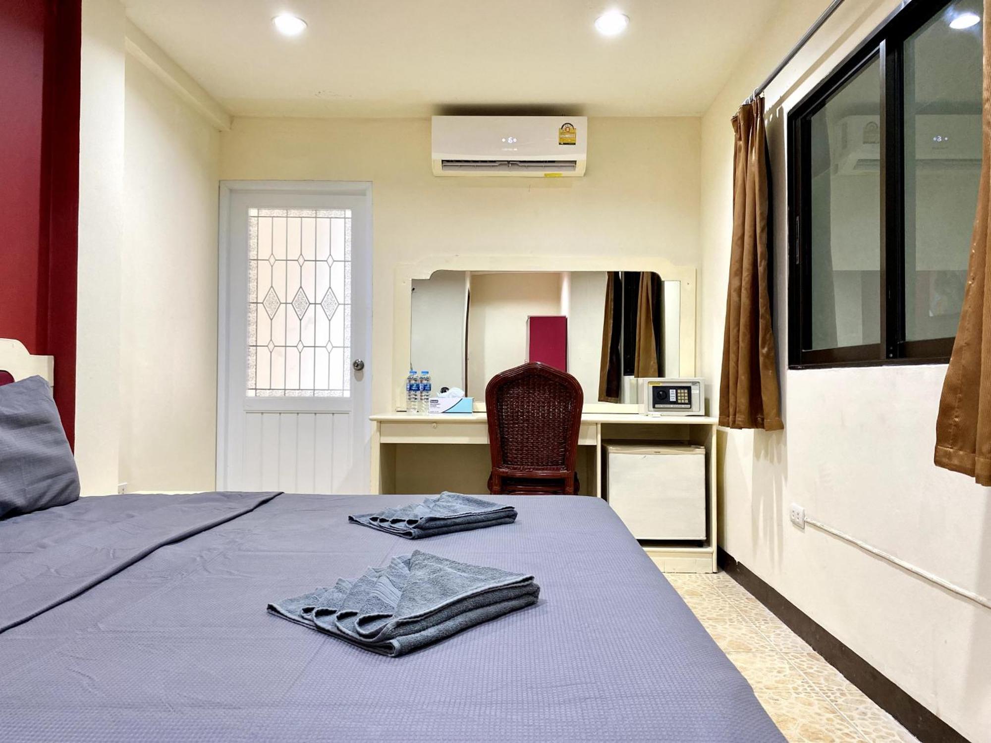 Patong Adventure Hostel Extérieur photo